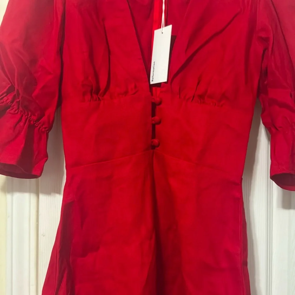 NWT Reformation Simi Linen (Cherry Red) Low Cut Dress - Picture 8 of 9